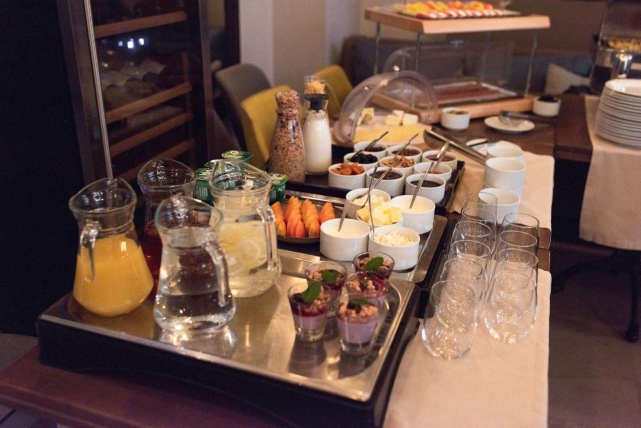 Zentrum Hotel Кишинев Екстериор снимка